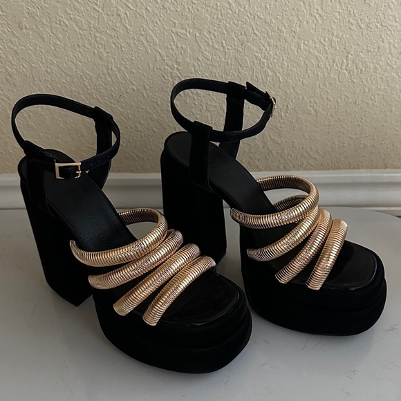 Dolls Kill Shoes - Dolls Kill Black and Gold Platform Heels